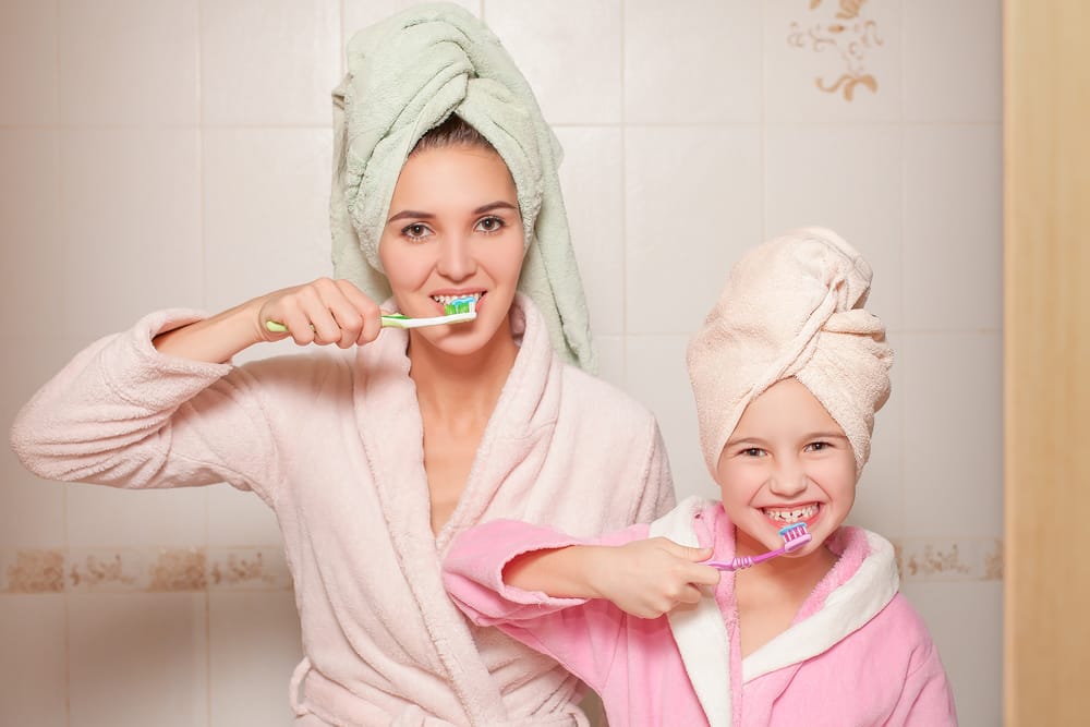 otroke naučite brisati zobe