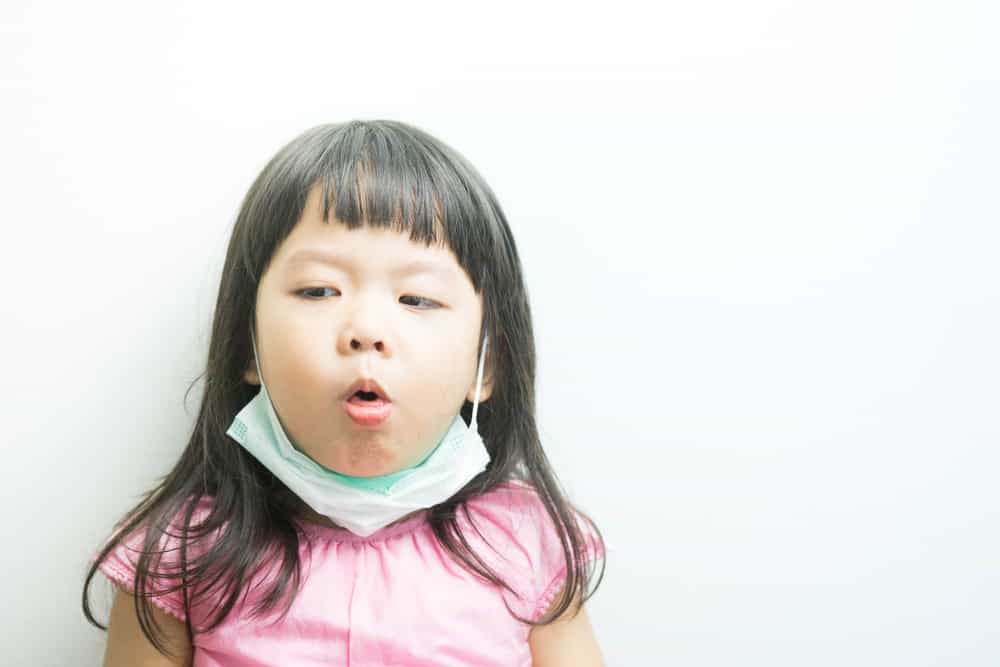kašelj in izcedek iz nosu pri otrocih
