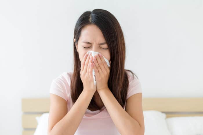 vpliv hudega stresa na alergije