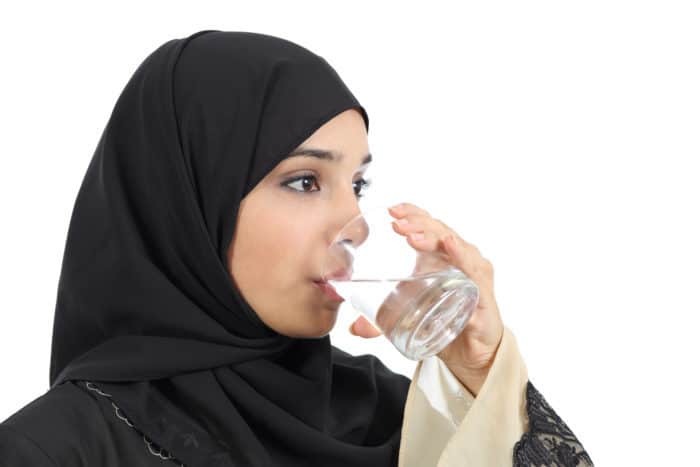 iftar s hladno vodo, pijte iftar