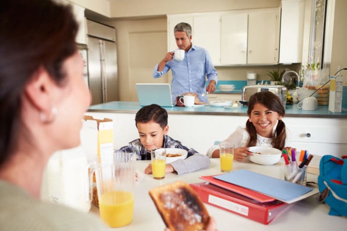Zajtrk izboljšuje obveščanje otrok, medtem ko je v šoli