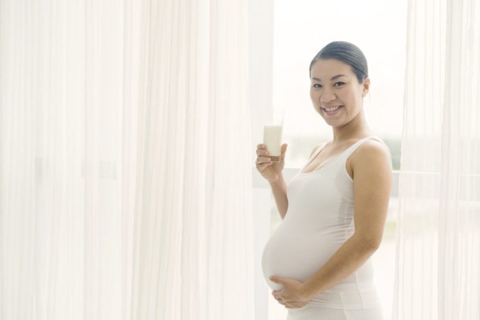 nosečnice pijejo mleko