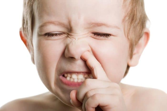 odstranjevanje tujih predmetov iz otrokovega nosu