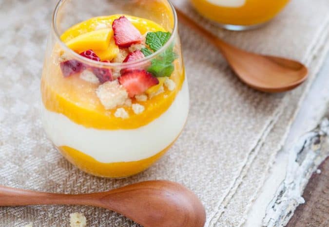 sladica mango jogurt parfait