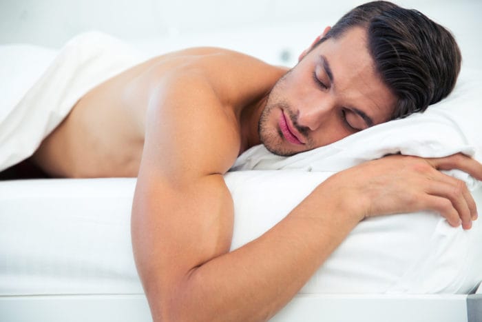 prednosti spanja golo