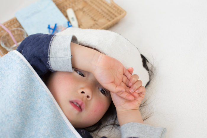 otroci s povišano telesno temperaturo zaradi parvovirusa